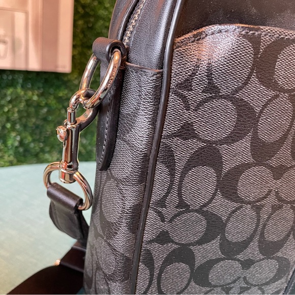 Coach messenger bag with handles and cross body strap - Picture 2 of 4